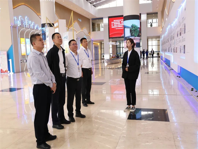 中國企業(yè)聯(lián)合會、中國企業(yè)家協(xié)會企業(yè)文化工作委員會秘書長王建軍到中能公司調(diào)研指導(dǎo)工作（2）.jpg