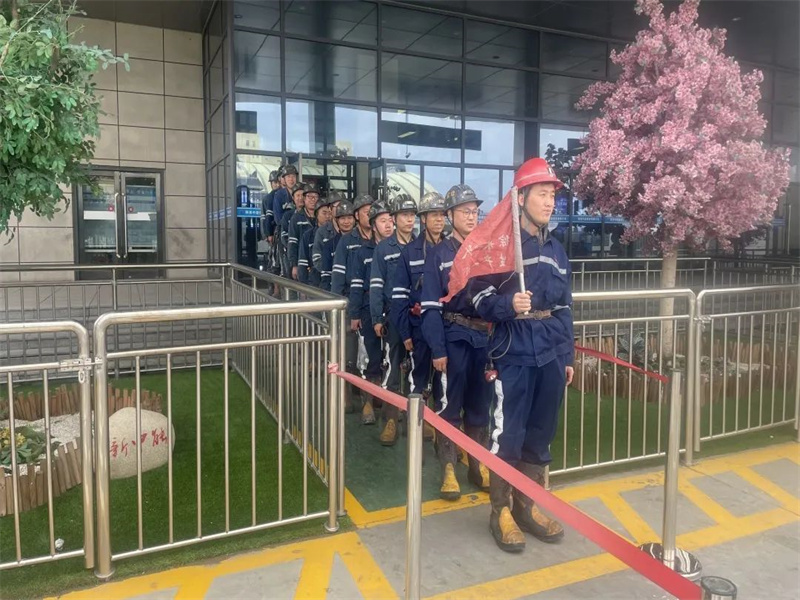 喜訊！中能袁大灘煤礦綜采一隊(duì)獲2023年陜西省能源化學(xué)地質(zhì)工會(huì)“工人先鋒號(hào)”榮譽(yù)稱號(hào)（4）.jpg